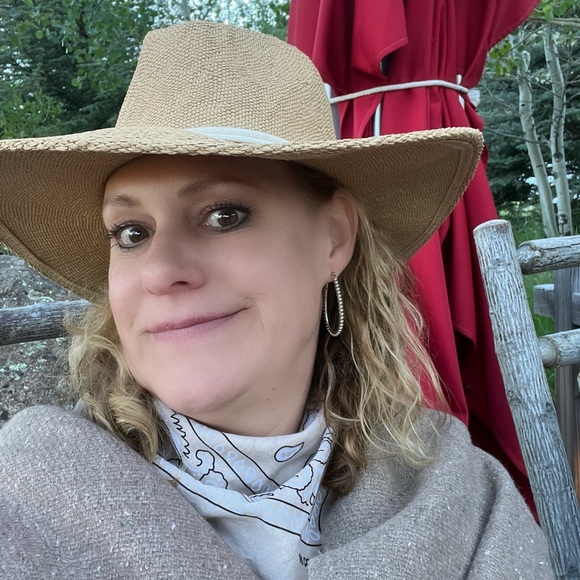 Meet your Posher, Amy - Picture 1 of 1